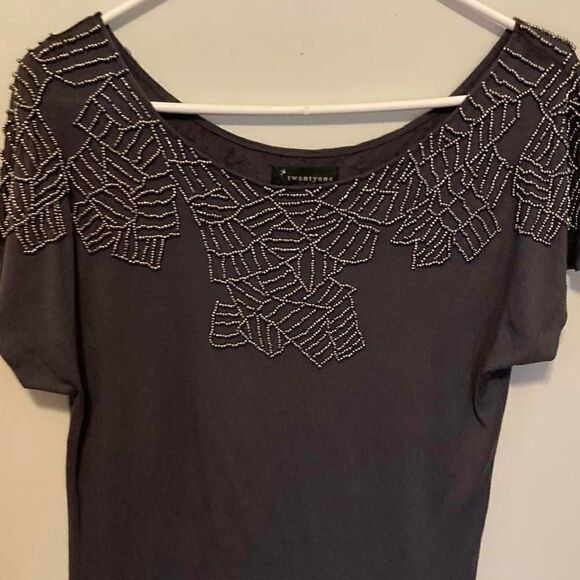 Forever 21 Gray Metallic Beaded Top Short Sleeve Embellished Blouse Medium - Picture 3 of 7